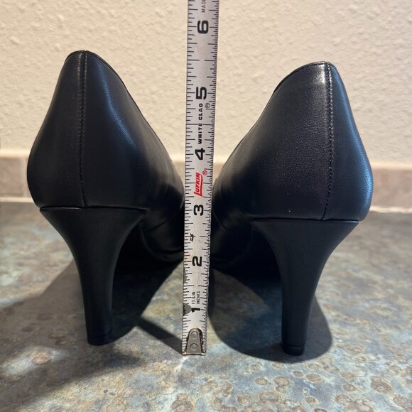 Naturalizer Michelle Pumps - Black Leather - 7.5W - Picture 2 of 6